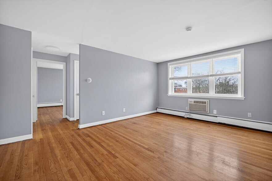 More Photos Of 27 Imlay St, Hartford Apartments For Sale