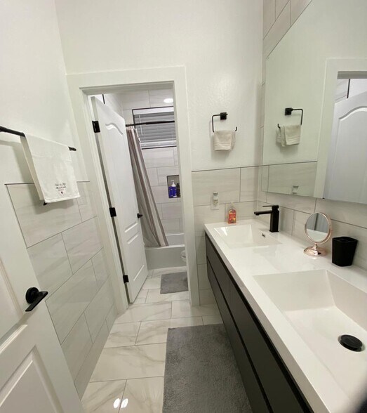 More Photos Of Happy Valley Rd & 83rd Dr, Peoria Assisted Living For Sale