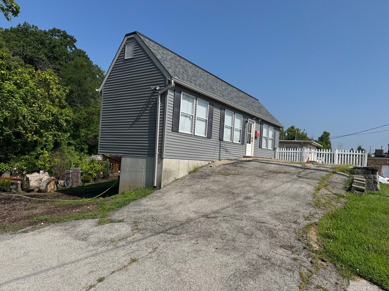 More Photos Of 1033 S Holmes Ave, Saint Louis Loft Creative Space For Sale