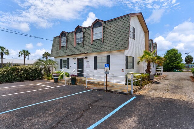 More Photos Of 725 Harbor Blvd E, Destin Medical For Sale