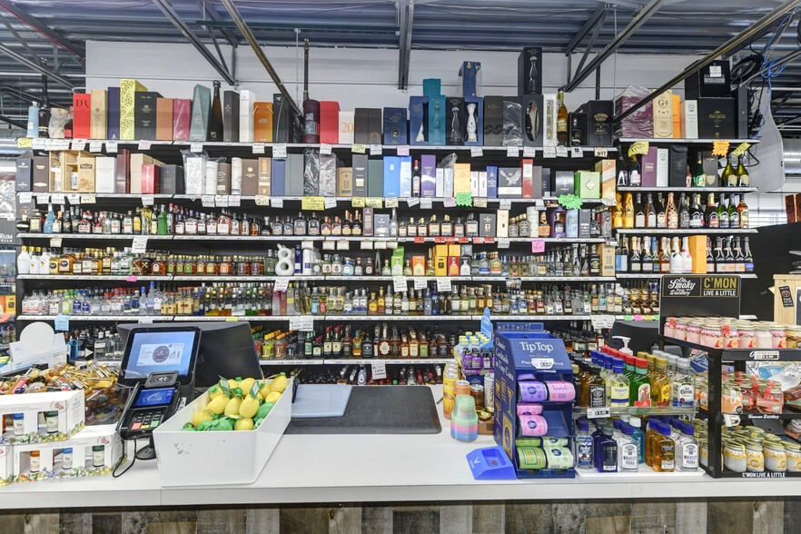 More Photos Of 18409 S Halsted St, Glenwood Storefront For Sale