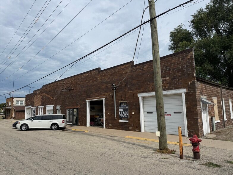 More Photos Of 121 E Hydraulic St, Yorkville Warehouse For Lease