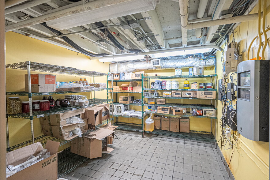 More Photos Of 209 W Congress St, Savannah Restaurant For Lease