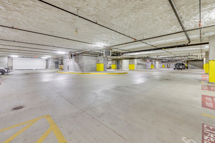 More Photos Of 202 S Cheyenne Ave, Tulsa Office For Lease