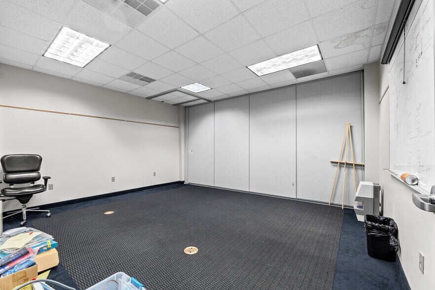 More Photos Of 7200 US-150, Greenville Office For Sale
