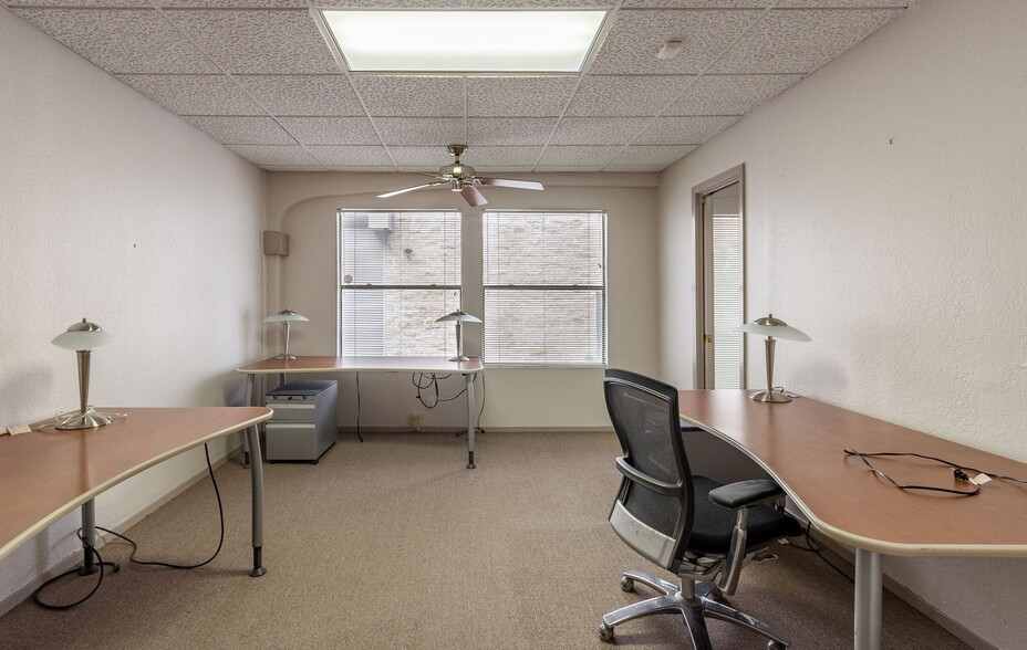 More Photos Of 1305 San Antonio St, Austin Office For Sale