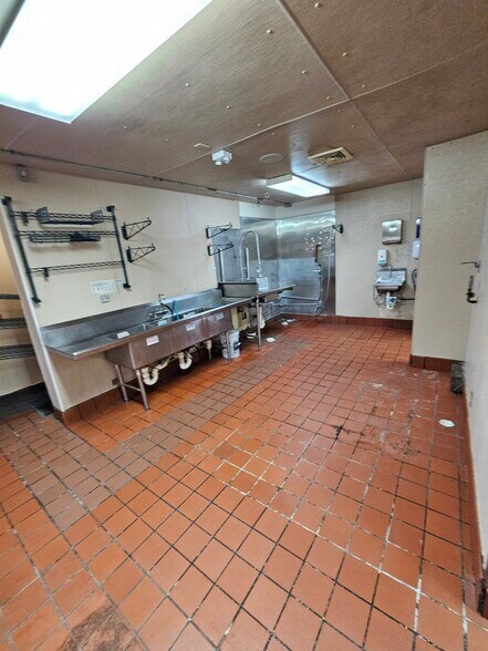 More Photos Of W156N8420 Pilgrim Rd, Menomonee Falls Fast Food For Sale