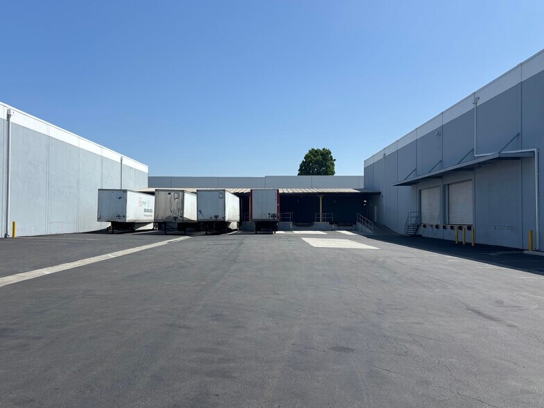 More Photos Of 345 N Baldwin Park Blvd, City of Industry Manufacturing For Lease