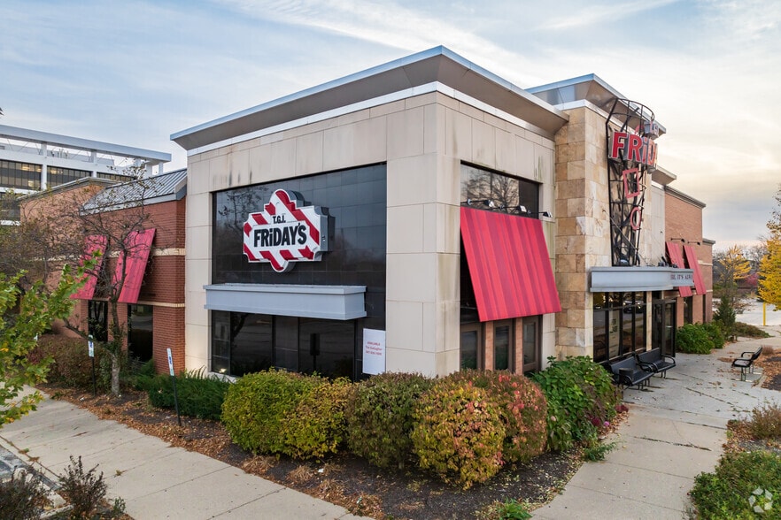 More Photos Of 1695 E Golf Rd, Schaumburg Restaurant For Lease