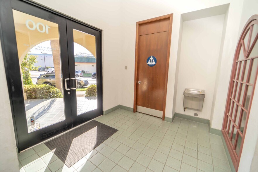 More Photos Of 100 S Santa Fe St, Visalia Medical For Sale