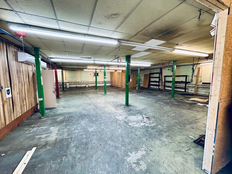 More Photos Of 1049 Tiogue Ave, Coventry Showroom For Lease