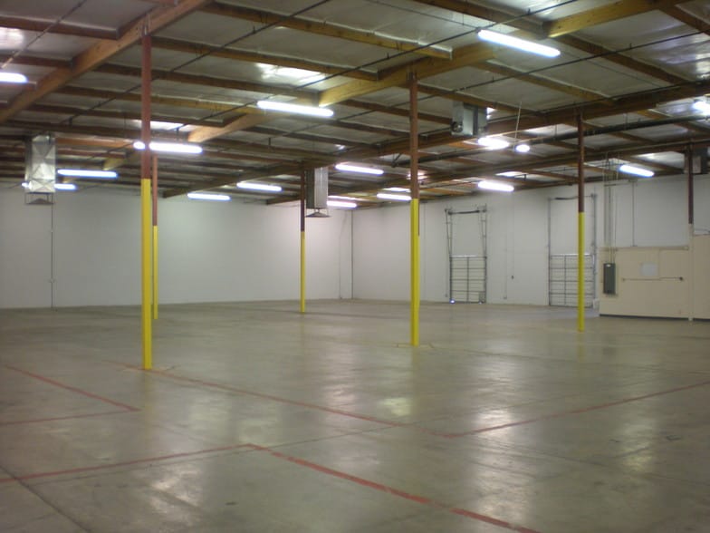 More Photos Of 819 W Fairmont Dr, Tempe Warehouse For Lease