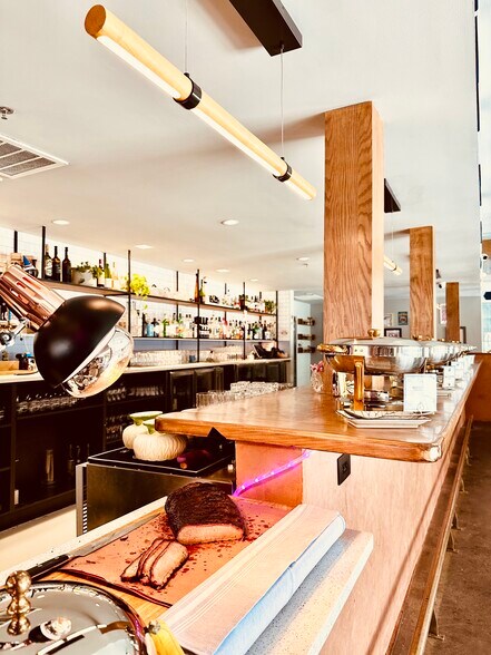 More Photos Of 1530 Barton Springs Dr, Austin Restaurant For Lease