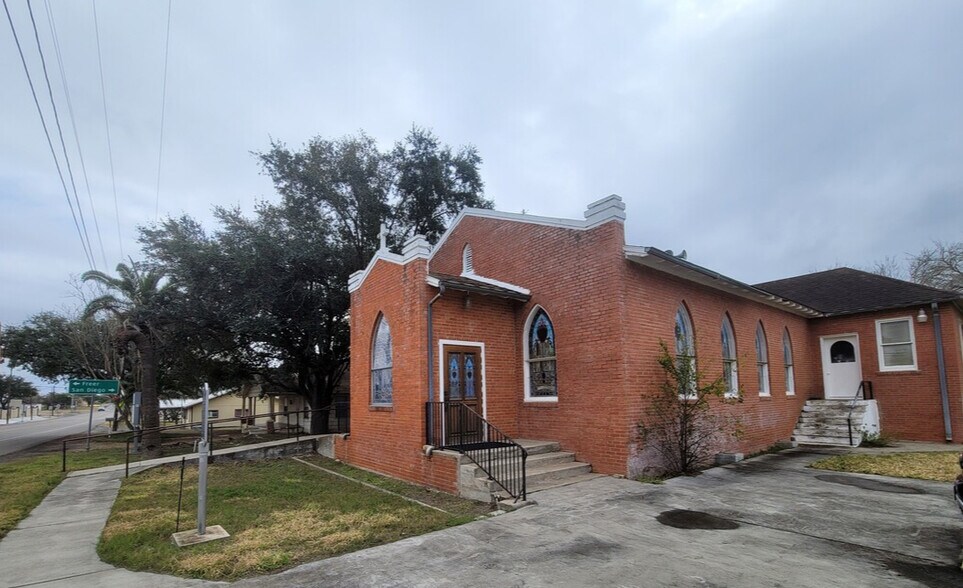 More Photos Of 207 W Viggie St, Hebbronville Religious Facility For Sale