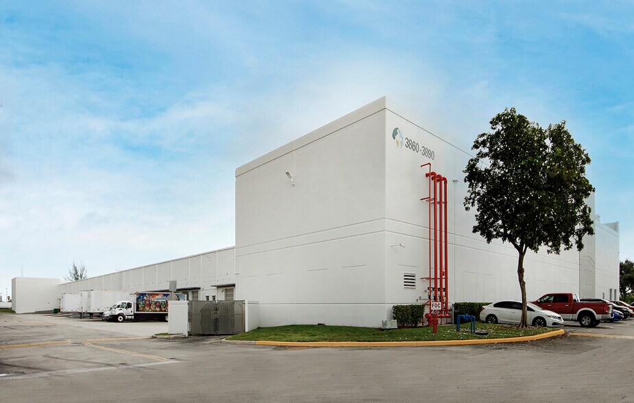 More Photos Of 3860-3890 Pembroke Rd, Hollywood Warehouse For Lease