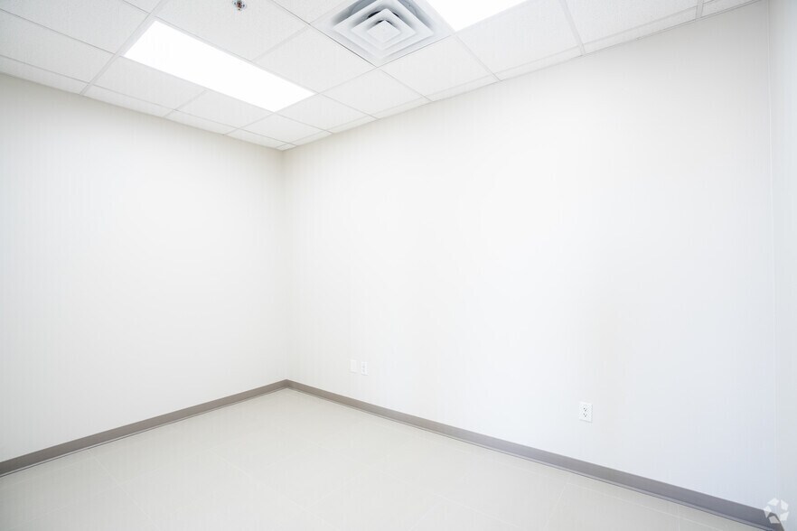 More Photos Of 172 Interamerica Blvd, Laredo Warehouse For Lease