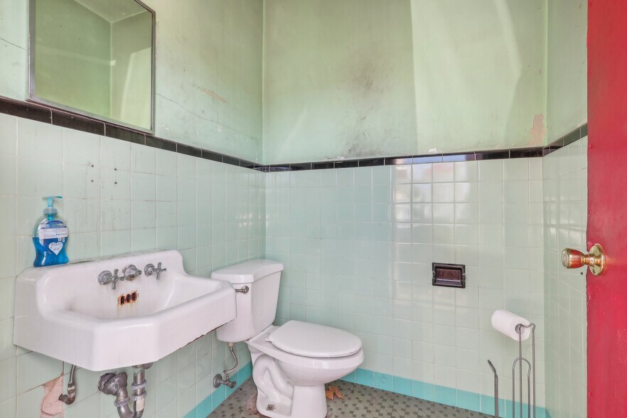 More Photos Of 1741 Princeton Ave, Lawrence Auto Repair For Sale