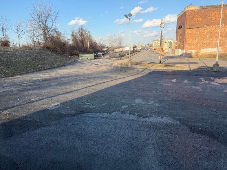 More Photos Of 110 Oak St, Toledo Land For Lease