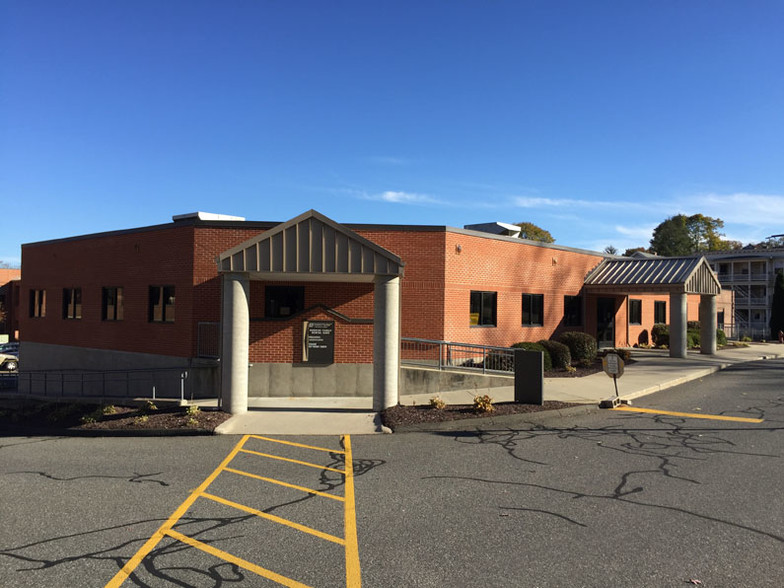 Primary Photo Of 160 Robbins St, Waterbury Medical For Lease