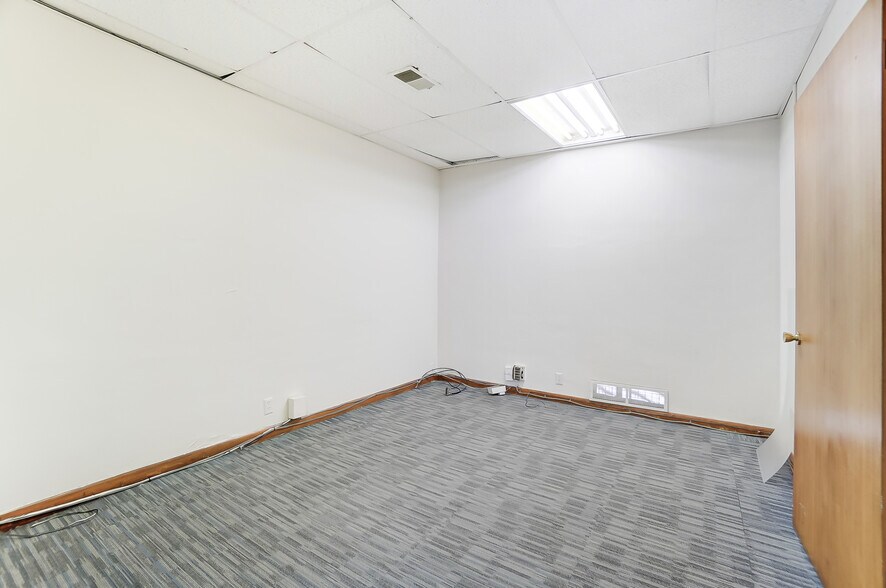 More Photos Of 112-120 N West St, Lima Storefront Retail Office For Lease