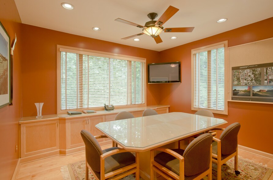 More Photos Of 10829 Falls Rd, Lutherville Timonium Office For Sale