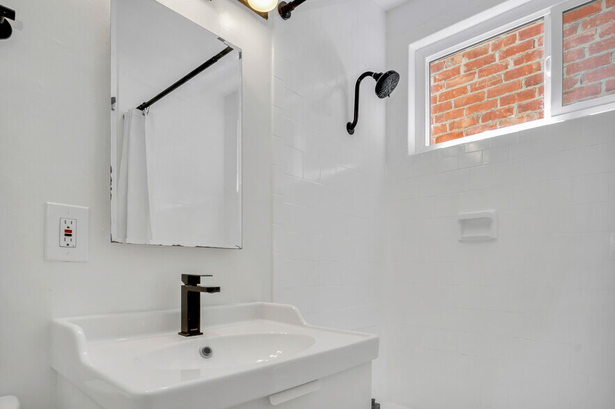 More Photos Of 5614 W Adams Blvd, Los Angeles Apartments For Sale