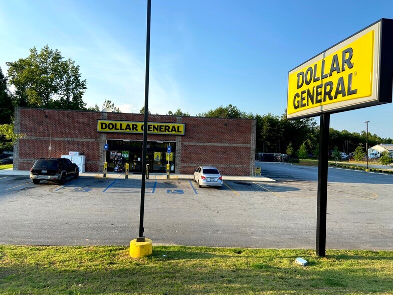 Primary Photo Of 205 Yarid St, Seneca Freestanding For Sale