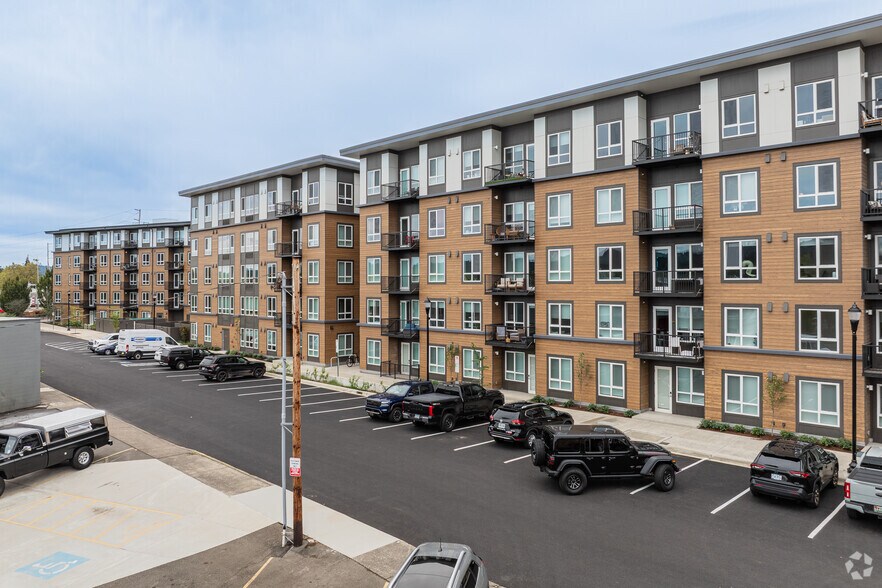 More Photos Of 12230 SW Broadway St, Beaverton Apartments For Lease