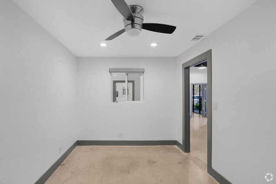 More Photos Of 2862 Walnut Ave, Tustin Flex For Lease