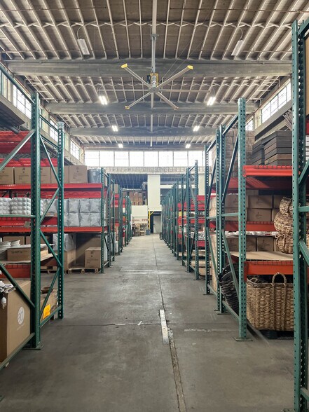 More Photos Of 5340 Harbor St, Commerce Warehouse For Lease