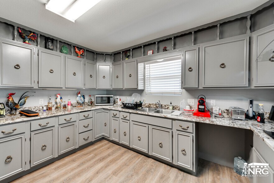 More Photos Of 5100 FM 715, Midland Warehouse For Sale