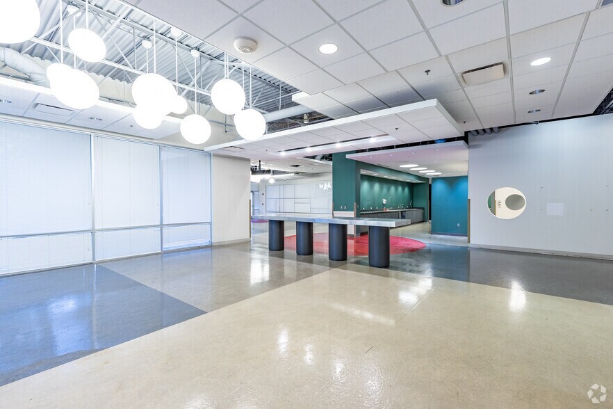 More Photos Of 599 Lake Kathy Dr, Brandon Office For Sale