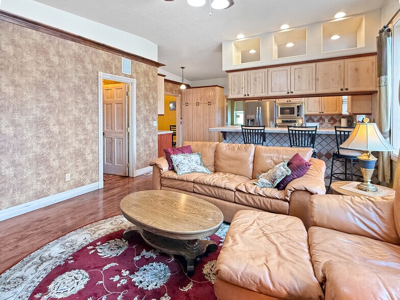 More Photos Of 63026 Powell Butte Hwy, Bend Airplane Hangar For Sale