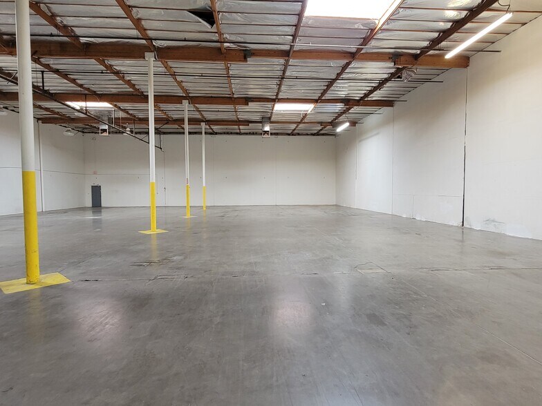 More Photos Of 3717 E Broadway Rd, Phoenix Warehouse For Lease