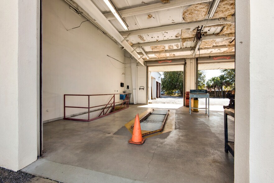 More Photos Of 3061 Gulf Breeze Pky, Gulf Breeze Carwash For Sale