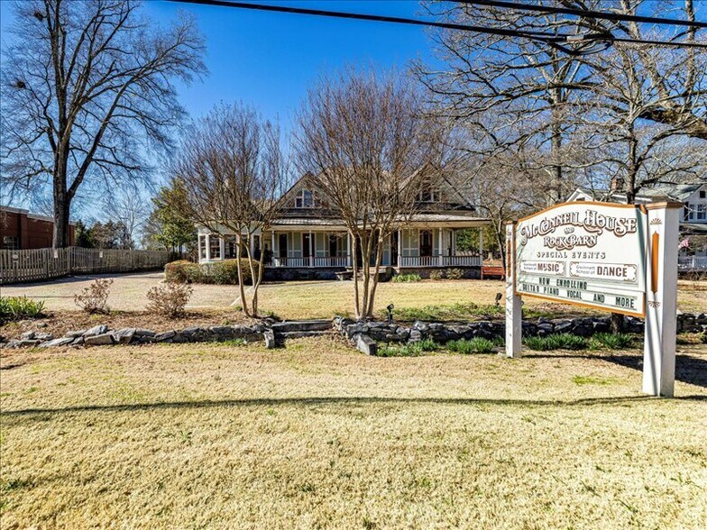 More Photos Of 2057 Grayson Hwy, Grayson Freestanding For Sale