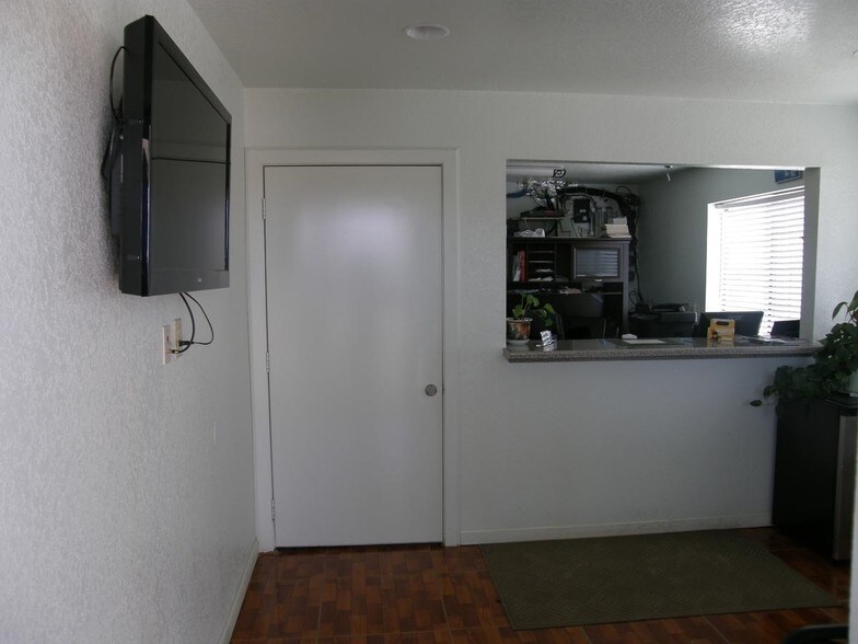 More Photos Of 229 S Interstate 35, Pearsall Hotel For Sale