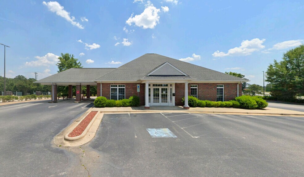More Photos Of 3210 Ray Rd, Spring Lake Bank For Lease