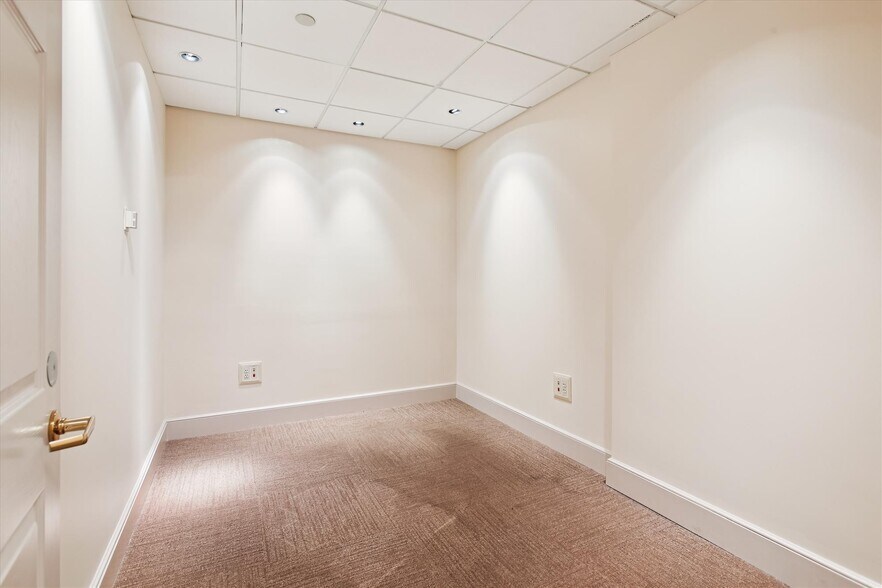 More Photos Of 1501 Duke St, Alexandria Office For Lease