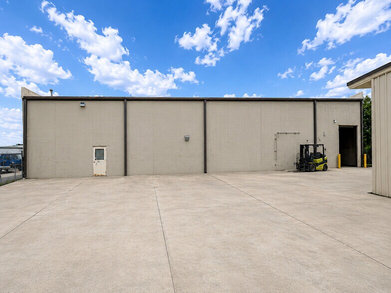 More Photos Of 3508 Wellsite Dr, Norman Distribution For Sale