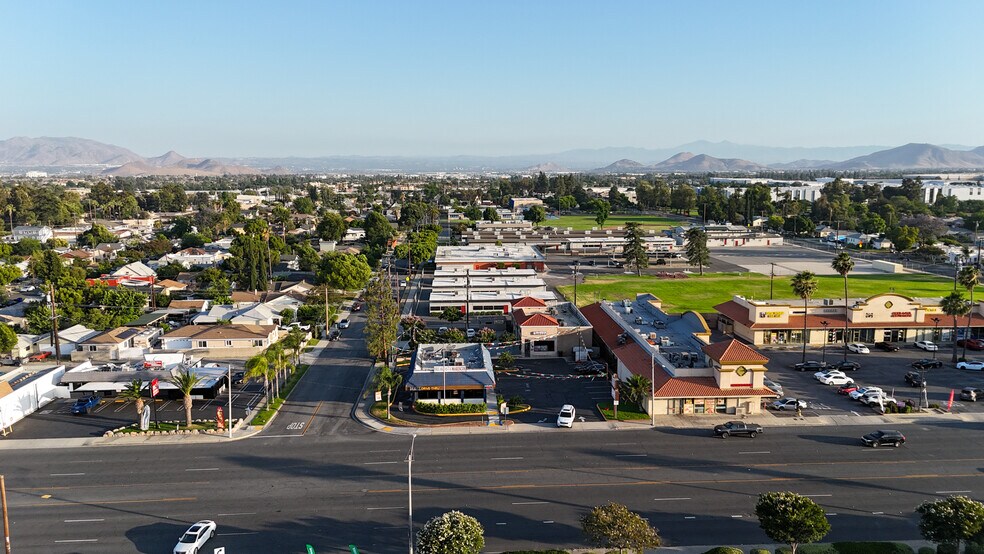 More Photos Of 201 W Foothill Blvd, Rialto Fast Food For Sale