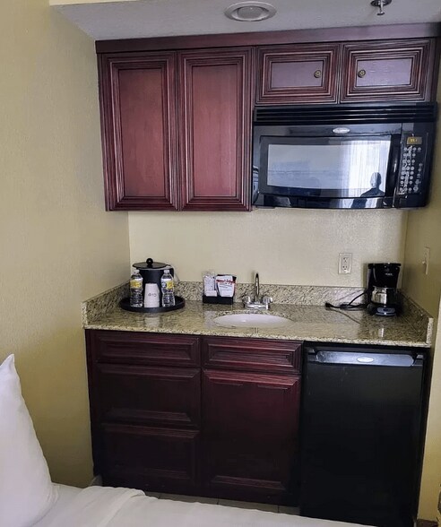 More Photos Of 852380 US Highway 17, Yulee Hotel For Sale