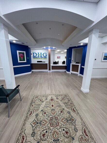 More Photos Of 2520 Tamiami Trl N, Nokomis Medical For Sale