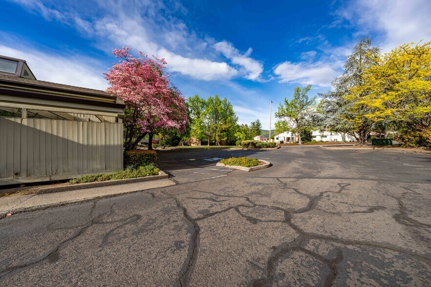 More Photos Of 537 Murphy Rd, Medford Medical For Lease