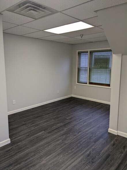 More Photos Of 29 Lafayette Rd, North Hampton Storefront Retail Office For Sale