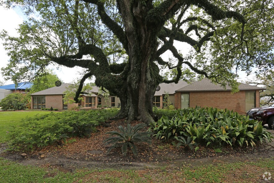 More Photos Of 7330 Highland Rd, Baton Rouge Coworking Space