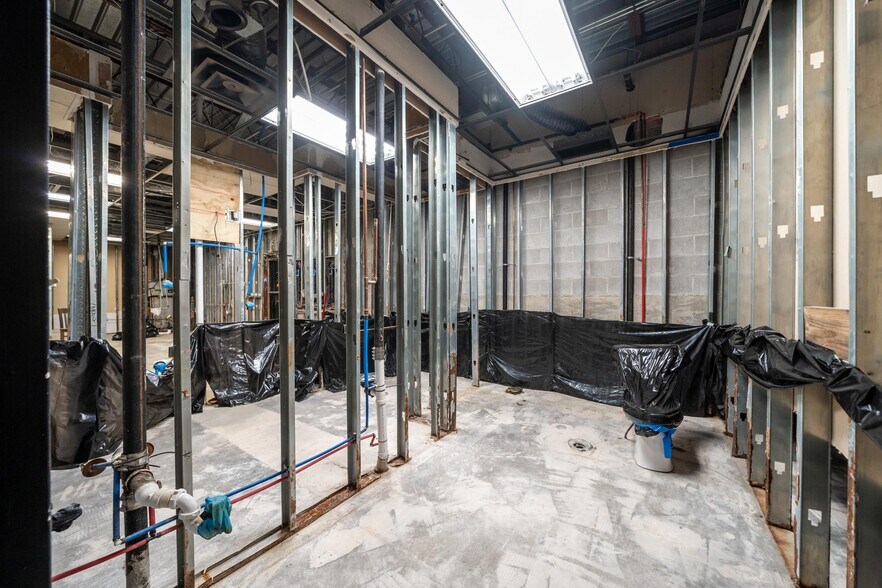 More Photos Of 2221 W Walnut St, Rogers Restaurant For Sale