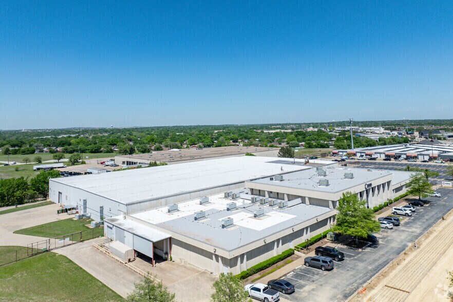 More Photos Of 6625 Iron Horse Blvd, North Richland Hills Distribution For Lease