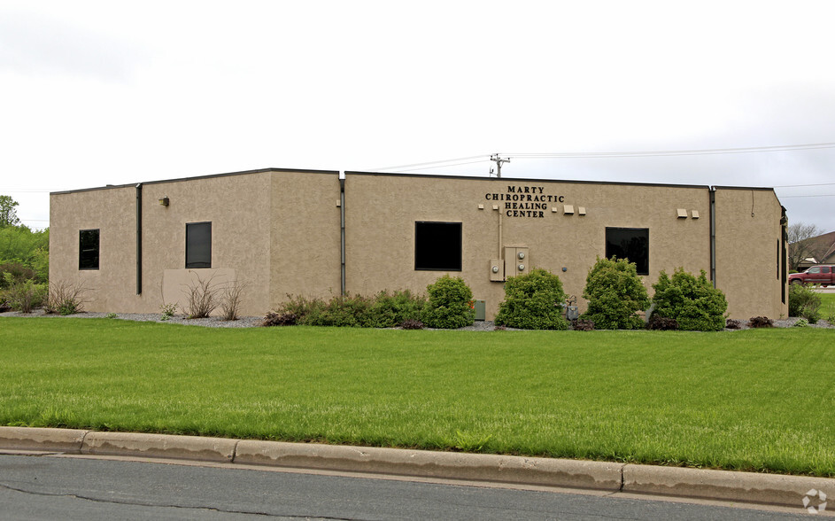 Primary Photo Of 101 Marty Dr, Buffalo Medical For Lease