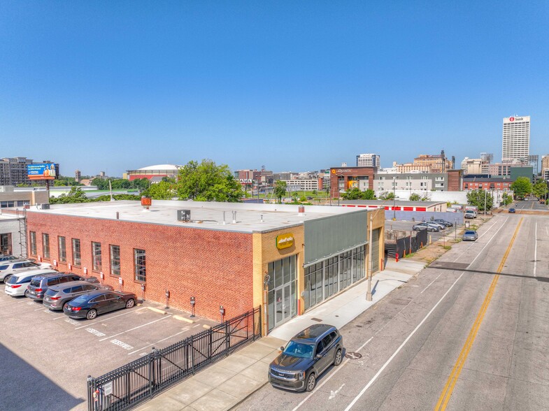 More Photos Of 405 Monroe Ave, Memphis Showroom For Sale